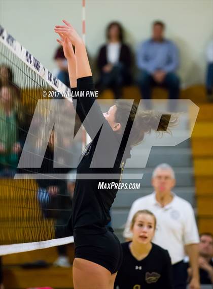 Thumbnail 2 in Kingston vs. Warwick (Section 9 Class AA Final) photogallery.