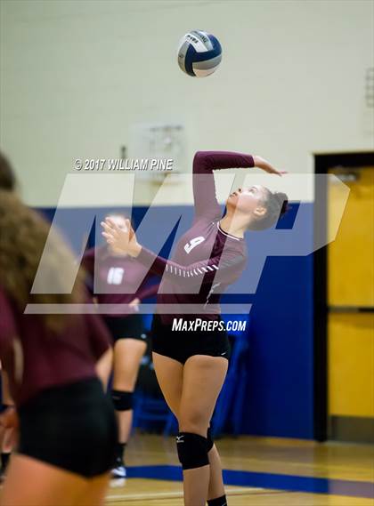Thumbnail 2 in Kingston vs. Warwick (Section 9 Class AA Final) photogallery.