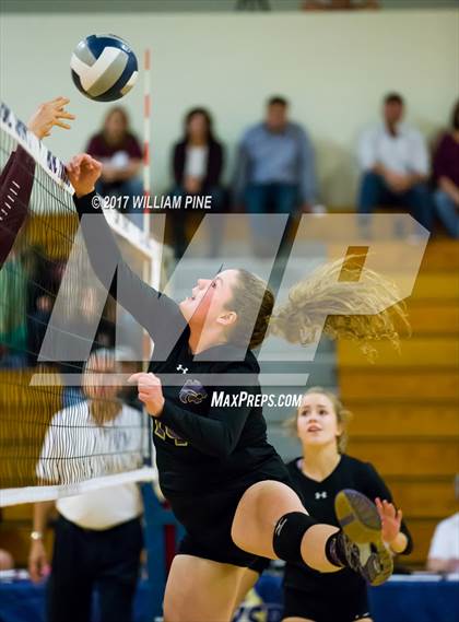 Thumbnail 3 in Kingston vs. Warwick (Section 9 Class AA Final) photogallery.
