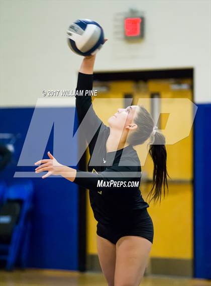Thumbnail 1 in Kingston vs. Warwick (Section 9 Class AA Final) photogallery.
