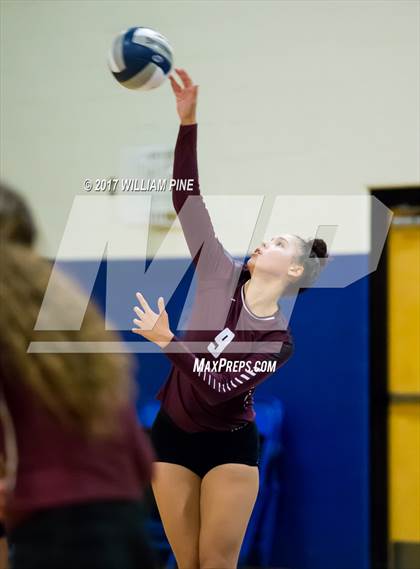 Thumbnail 1 in Kingston vs. Warwick (Section 9 Class AA Final) photogallery.