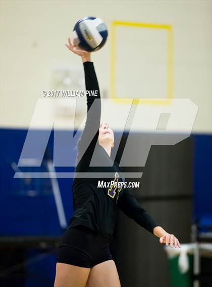 Thumbnail 2 in Kingston vs. Warwick (Section 9 Class AA Final) photogallery.