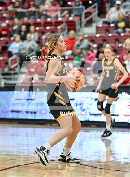 Thumbnail 2 in Morrilton vs Prairie Grove (AAA 4A-North Regional first round) photogallery.