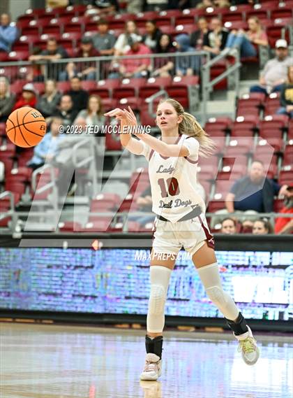Thumbnail 1 in Morrilton vs Prairie Grove (AAA 4A-North Regional first round) photogallery.