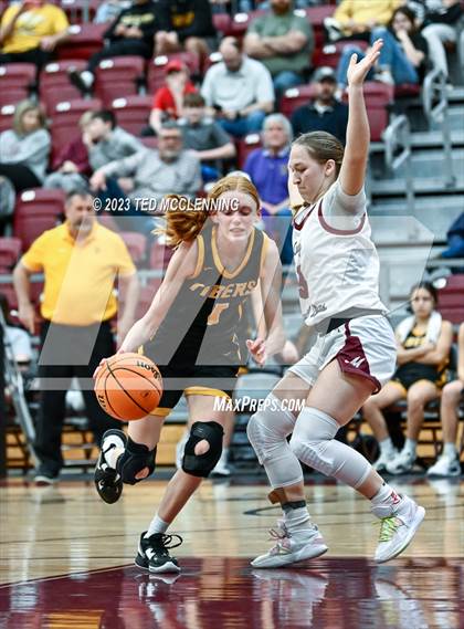 Thumbnail 3 in Morrilton vs Prairie Grove (AAA 4A-North Regional first round) photogallery.