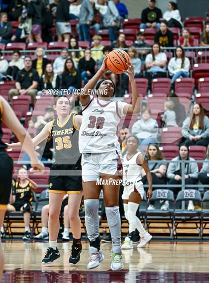 Thumbnail 1 in Morrilton vs Prairie Grove (AAA 4A-North Regional first round) photogallery.