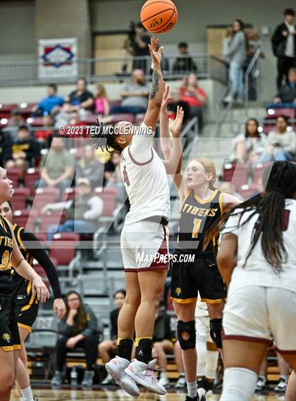 Thumbnail 3 in Morrilton vs Prairie Grove (AAA 4A-North Regional first round) photogallery.