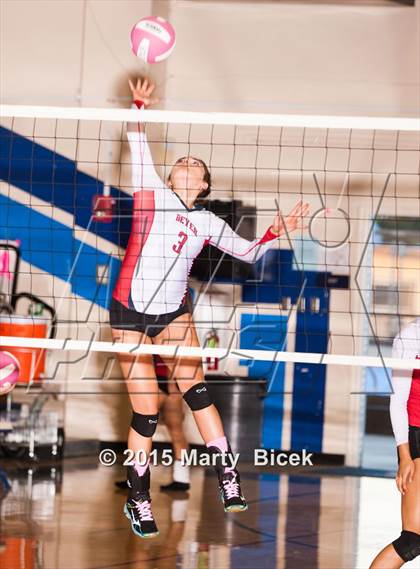 Thumbnail 3 in Beyer vs Gregori photogallery.