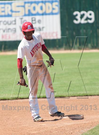 Thumbnail 2 in St. Pius X vs. Antonian Prep (TAPPS 5A Regional Playoff) photogallery.