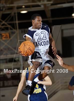 Thumbnail 2 in Lincoln vs Pius XI (Spalding Hoophall Classic) photogallery.
