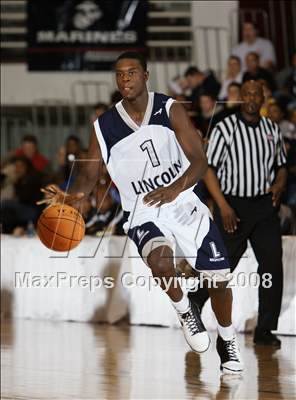 Thumbnail 2 in Lincoln vs Pius XI (Spalding Hoophall Classic) photogallery.