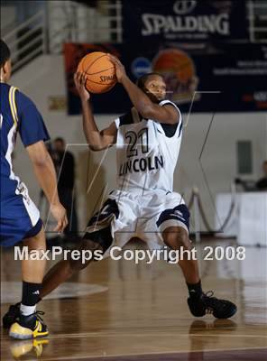 Thumbnail 2 in Lincoln vs Pius XI (Spalding Hoophall Classic) photogallery.