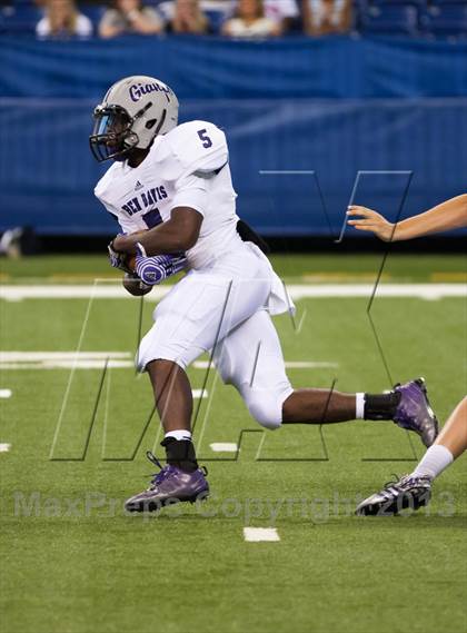 Thumbnail 3 in Ben Davis vs. Indianapolis Cathedral (The Horseshoe Classic) photogallery.