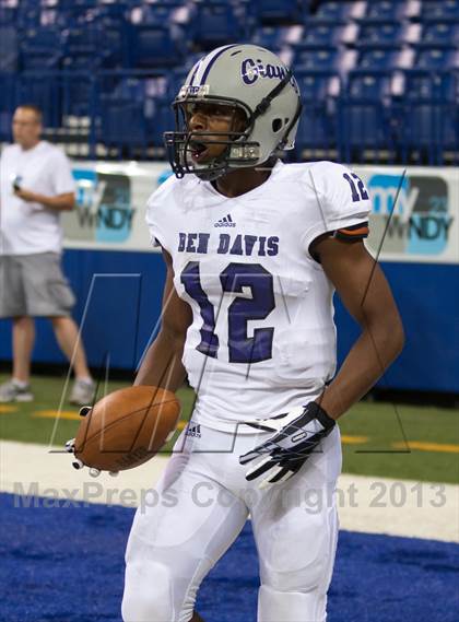 Thumbnail 2 in Ben Davis vs. Indianapolis Cathedral (The Horseshoe Classic) photogallery.