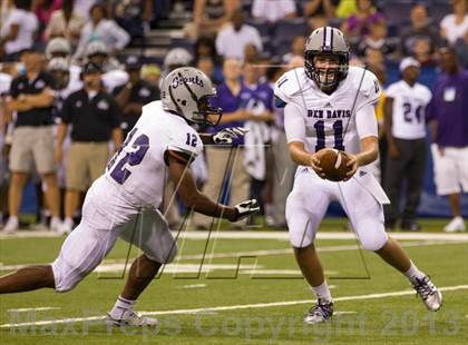 Thumbnail 3 in Ben Davis vs. Indianapolis Cathedral (The Horseshoe Classic) photogallery.