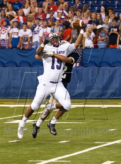 Thumbnail 3 in Ben Davis vs. Indianapolis Cathedral (The Horseshoe Classic) photogallery.