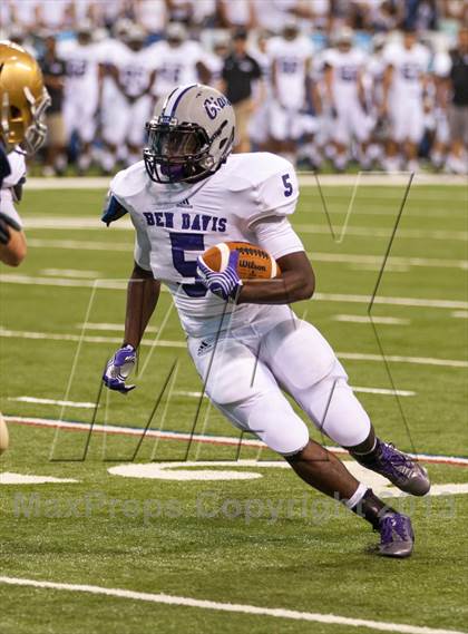 Thumbnail 2 in Ben Davis vs. Indianapolis Cathedral (The Horseshoe Classic) photogallery.
