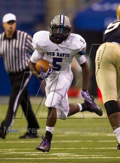 Thumbnail 2 in Ben Davis vs. Indianapolis Cathedral (The Horseshoe Classic) photogallery.