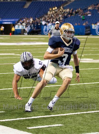 Thumbnail 3 in Ben Davis vs. Indianapolis Cathedral (The Horseshoe Classic) photogallery.
