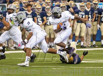 Thumbnail 2 in Ben Davis vs. Indianapolis Cathedral (The Horseshoe Classic) photogallery.