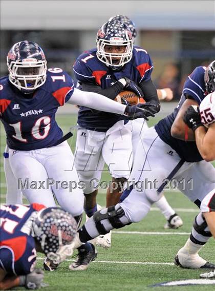 Thumbnail 2 in Lake Travis vs. Ryan (UIL 4A Division 1 Final) photogallery.