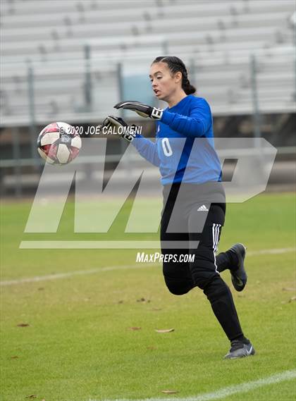 Thumbnail 2 in Lee [Robert E.] vs Burbank (SAISD Tournament) photogallery.