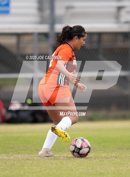 Thumbnail 2 in Lee [Robert E.] vs Burbank (SAISD Tournament) photogallery.