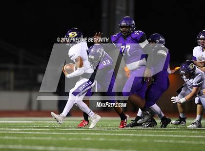 Thumbnail 2 in Bonham vs. Eustace (UIL 3A D1 Bi-District Playoff) photogallery.
