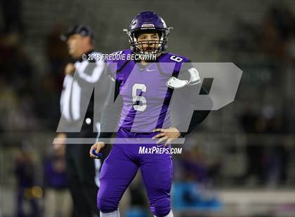 Thumbnail 2 in Bonham vs. Eustace (UIL 3A D1 Bi-District Playoff) photogallery.