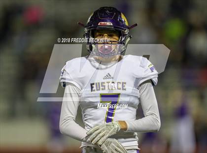 Thumbnail 3 in Bonham vs. Eustace (UIL 3A D1 Bi-District Playoff) photogallery.