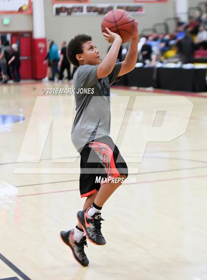 Thumbnail 2 in Corona del Sol vs. Christ the King (Hoophall West Invitational) photogallery.