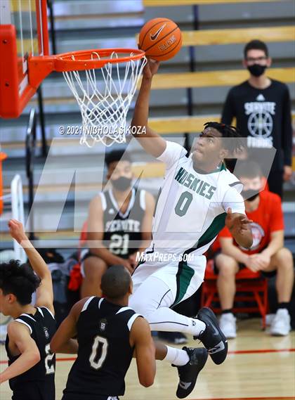 Thumbnail 3 in Servite vs. Fairmont Prep (Mater Dei Extravaganza) photogallery.