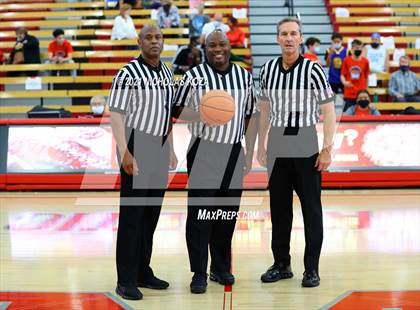 Thumbnail 3 in Servite vs. Fairmont Prep (Mater Dei Extravaganza) photogallery.