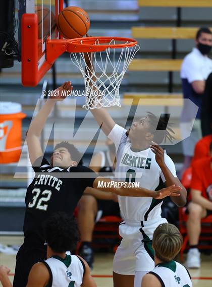 Thumbnail 2 in Servite vs. Fairmont Prep (Mater Dei Extravaganza) photogallery.