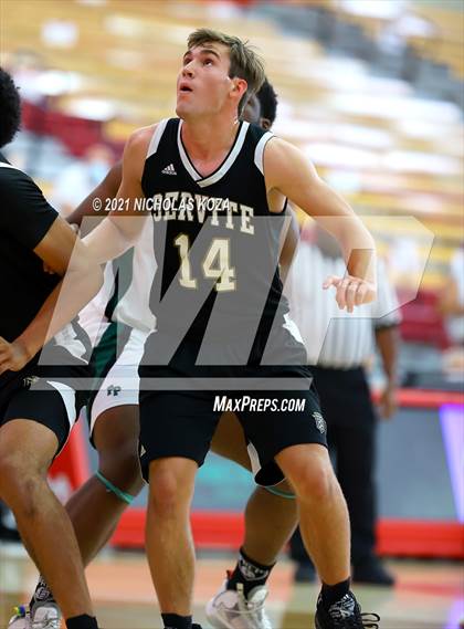 Thumbnail 2 in Servite vs. Fairmont Prep (Mater Dei Extravaganza) photogallery.