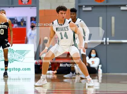 Thumbnail 3 in Servite vs. Fairmont Prep (Mater Dei Extravaganza) photogallery.