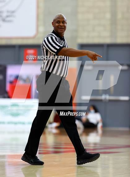 Thumbnail 2 in Servite vs. Fairmont Prep (Mater Dei Extravaganza) photogallery.