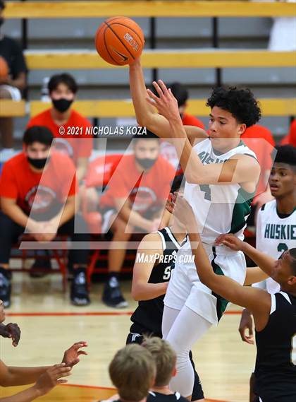 Thumbnail 1 in Servite vs. Fairmont Prep (Mater Dei Extravaganza) photogallery.