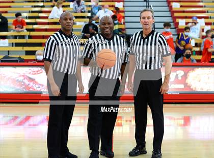 Thumbnail 1 in Servite vs. Fairmont Prep (Mater Dei Extravaganza) photogallery.