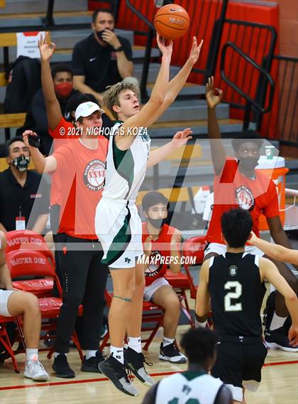 Thumbnail 2 in Servite vs. Fairmont Prep (Mater Dei Extravaganza) photogallery.
