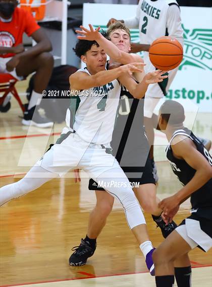 Thumbnail 2 in Servite vs. Fairmont Prep (Mater Dei Extravaganza) photogallery.
