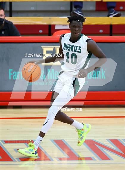 Thumbnail 2 in Servite vs. Fairmont Prep (Mater Dei Extravaganza) photogallery.