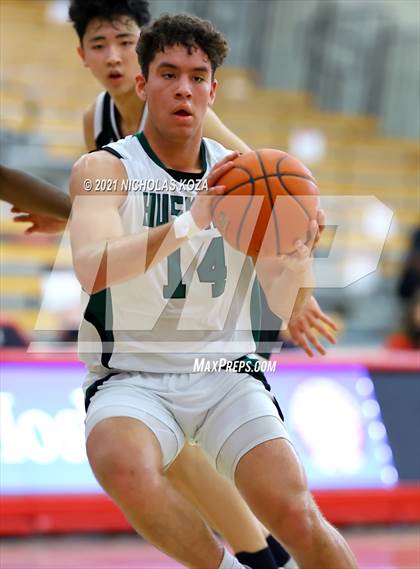 Thumbnail 2 in Servite vs. Fairmont Prep (Mater Dei Extravaganza) photogallery.