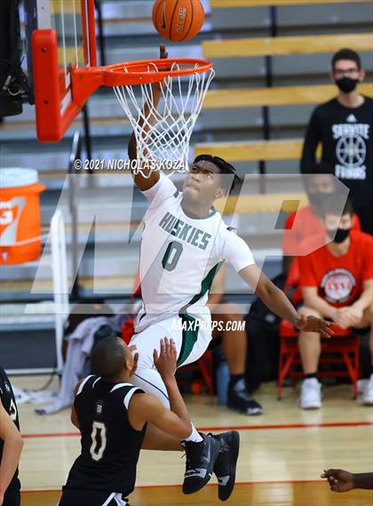 Thumbnail 2 in Servite vs. Fairmont Prep (Mater Dei Extravaganza) photogallery.
