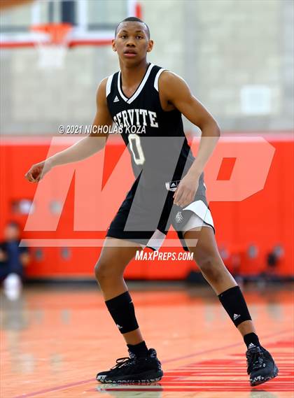 Thumbnail 3 in Servite vs. Fairmont Prep (Mater Dei Extravaganza) photogallery.
