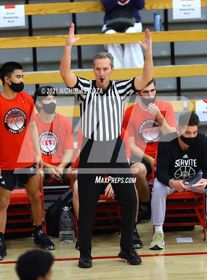 Thumbnail 3 in Servite vs. Fairmont Prep (Mater Dei Extravaganza) photogallery.