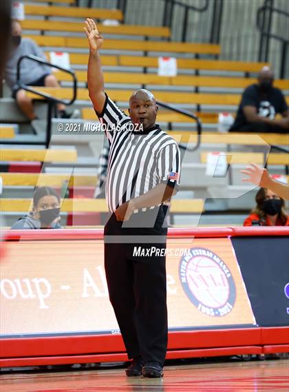Thumbnail 1 in Servite vs. Fairmont Prep (Mater Dei Extravaganza) photogallery.