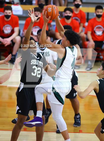 Thumbnail 2 in Servite vs. Fairmont Prep (Mater Dei Extravaganza) photogallery.