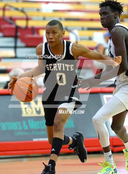 Thumbnail 2 in Servite vs. Fairmont Prep (Mater Dei Extravaganza) photogallery.