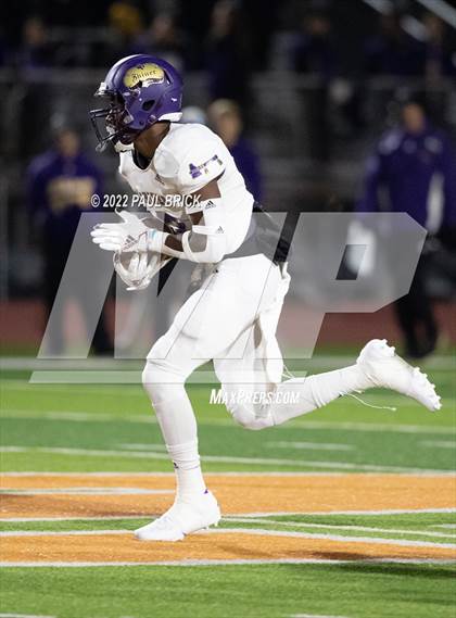 Thumbnail 2 in Shiner v Mason (UIL 2A D1 Area Round Playoff) photogallery.